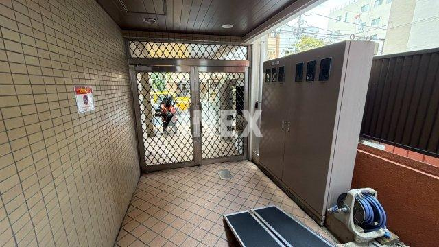 横浜市南区南吉田町２丁目の賃貸マンションのロビー