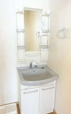 アムス馬喰町の独立洗面台|朝の身支度には欠かせない独立洗面化粧台