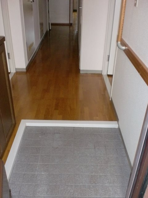 アヴェニール竹丘の玄関