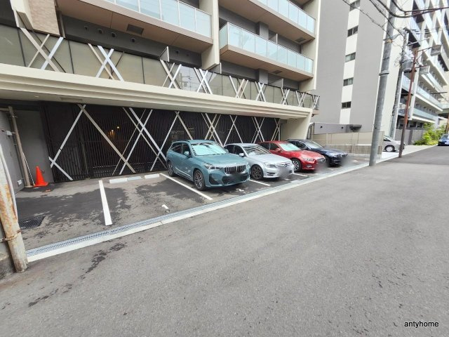 ATKレジデンスなんば　仲介手数料無料の駐車場
