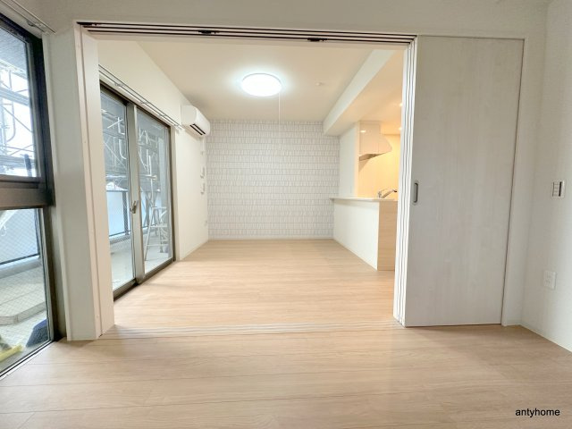 ATKレジデンスなんば　仲介手数料無料の居間・リビング