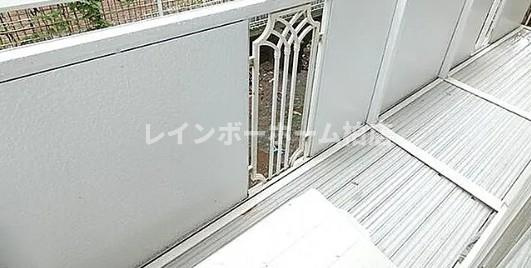 特典：仲介手数料が無料です!!のバルコニー|外からの目が気にならないバルコニーで洗濯物が干せます