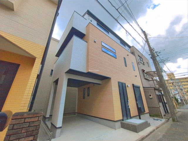 ふじみ野市丸山の新築一戸建の外観|2026年8月撮影　
急行停車駅「ふじみ野」駅徒歩13分で通勤・通学に便利！
ビルトイン車庫付きの3LDK新築一戸建て。
資料請求やご見学などお気軽にお問い合わせください。