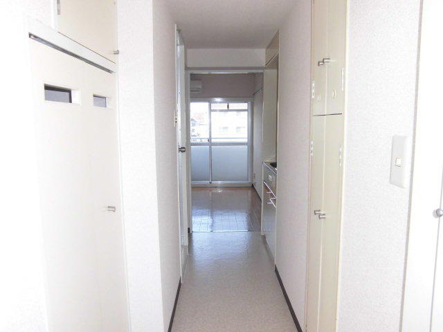 玄関からの室内です