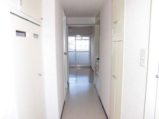 玄関からの室内です