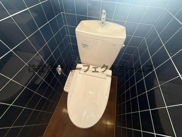 藤田町戸建　賃貸のトイレ|落ち着いた色調のトイレです
