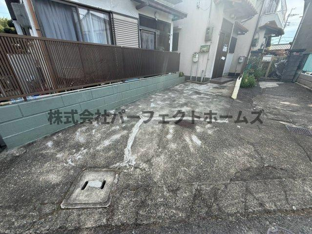 藤田町戸建　賃貸の駐車場|駐車場があるので、車を買う予定の方も安心です