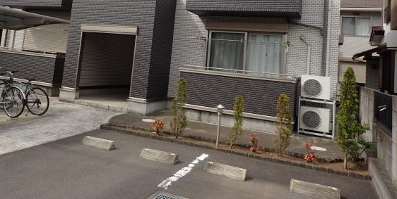 コンフォートルミナスAの駐車場