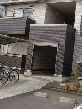 コンフォートルミナスAのエントランス