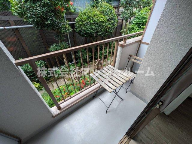 中野区大和町２丁目のアパートのバルコニー