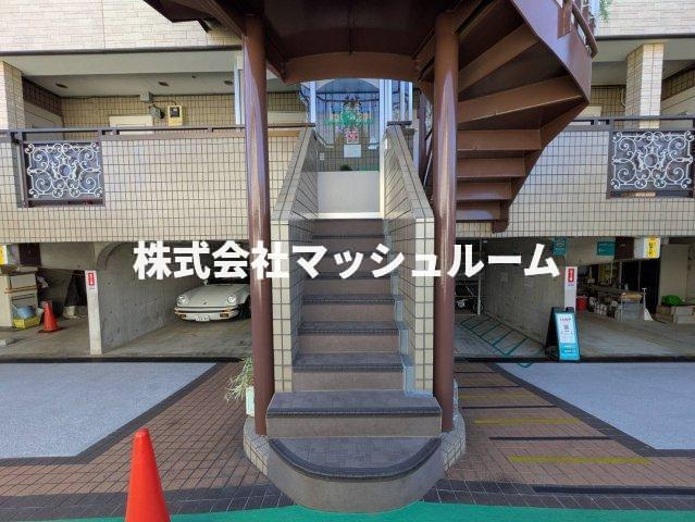 中野区大和町２丁目のアパートのエントランス
