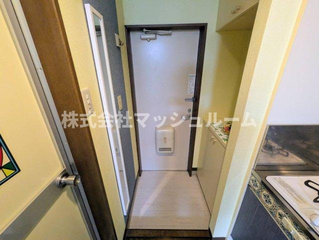 中野区大和町２丁目のアパートの玄関