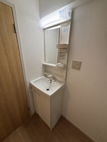 テングッド西新eastの洗面所|明るい洗面所です