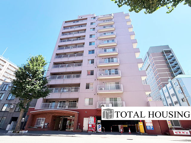【外観】 | 朝日プラザ偕楽園 | シンプルで洗練されたマンション外観は、住む人のセンスを引き立て、落ち着いた雰囲気を提供します。