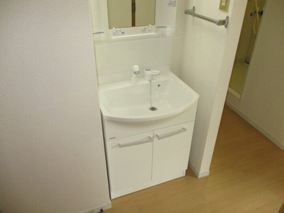 【独立洗面台】 | ヴューラーみつわ台A | ※同物件・同タイプの写真です。