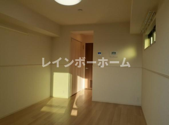 エスポアⅢの居間・リビング|こちらのリビングで趣味の時間をお楽しみください