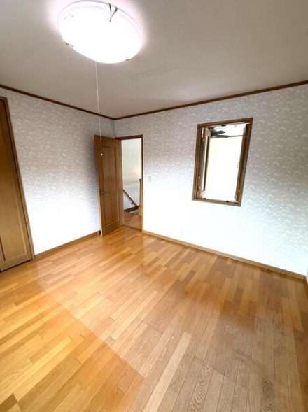 長生郡白子町南日当　中古戸建の洋室|平成14年12月築 大理石調の玄関ホール リビング約25帖IHクッキングヒーター 駐車2台可