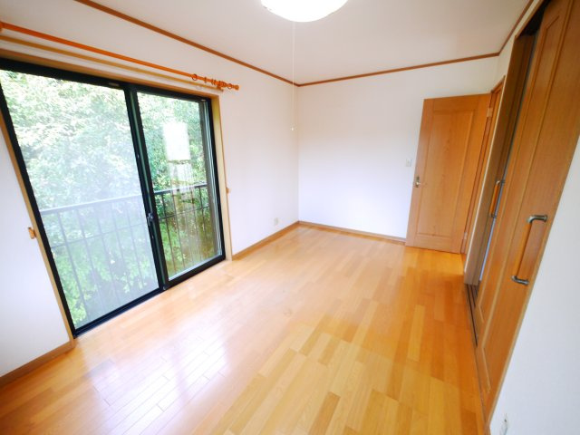 長生郡白子町南日当　中古戸建の洋室|平成14年12月築 大理石調の玄関ホール リビング約25帖IHクッキングヒーター 駐車2台可