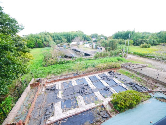 長生郡白子町南日当　中古戸建の居間・リビング|平成14年12月築 大理石調の玄関ホール リビング約25帖IHクッキングヒーター 駐車2台可