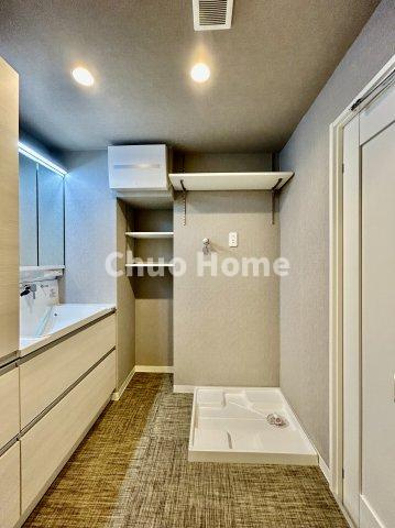 ネオコーポ亀有のランドリースペース|【ランドリースペース】担当者がスケールを持ち歩いておりますので、ご見学時には現在お使いの洗濯機などがきちんと収まるかなどもチェックして下さい。見学前に測っておくと非常に便利だと思います。