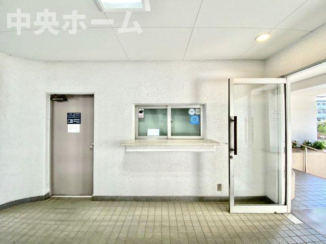 ネオコーポ亀有の現況写真|受付(管理人室)。