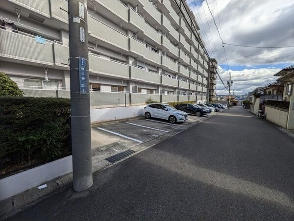 アルカディア長久手の駐車場