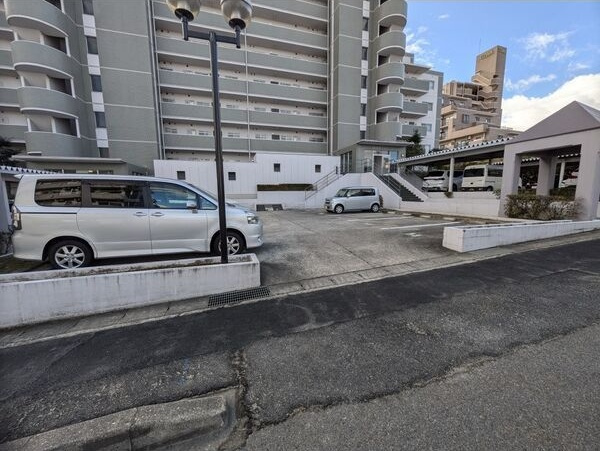 アルカディア長久手の駐車場