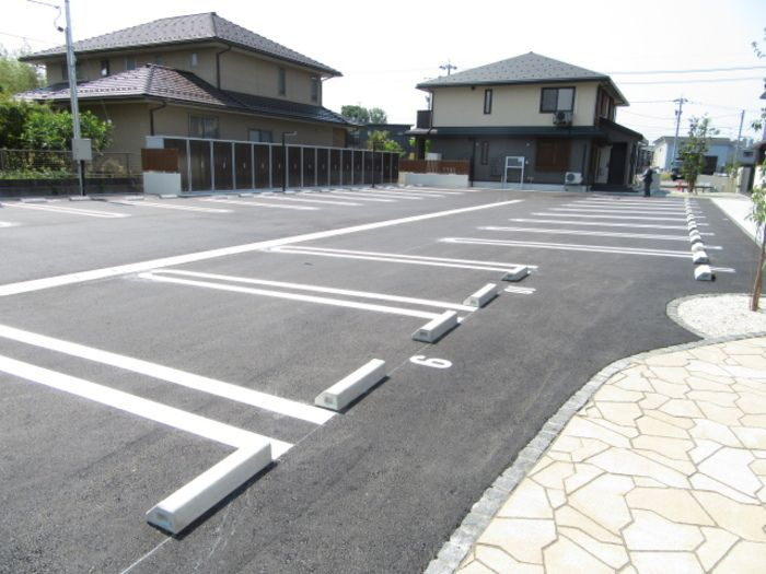ヴィラアヴェニューセレーネ　B棟の駐車場