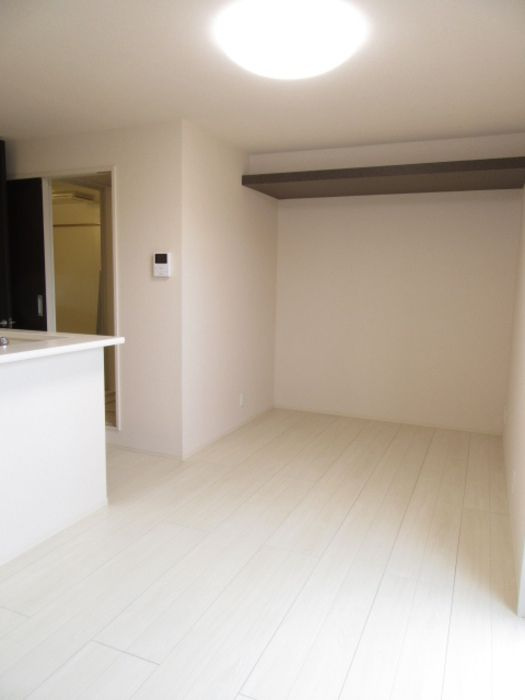 ヴィラアヴェニューセレーネ　B棟の居間・リビング