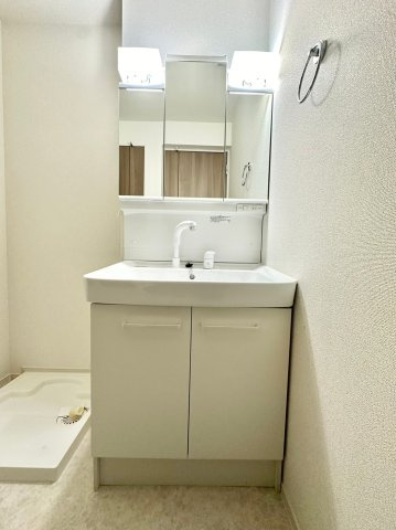 ヴィラ　ドゥ　グレーヌ梅ケ谷Ｄの独立洗面台