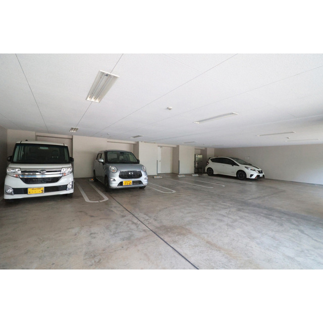 メルディアキューブ新長田の駐車場|駐車場に車を止められます