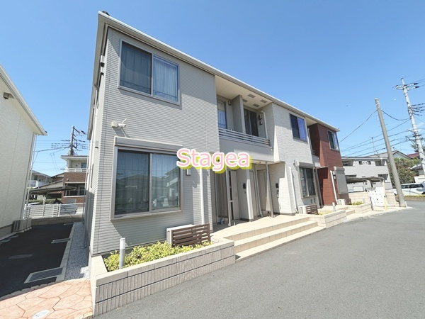 蓮田市大字川島のアパートのエントランス