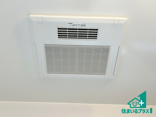●19(土)～23(日)現地説明会！　生駒市真弓　新築一戸建ての発電・温水設備|四季を通して快適なバスライフをお手伝いする浴室暖房乾燥機！浴室の乾燥・暖房・涼風・換気はもちろん、２４時間換気にも対応！