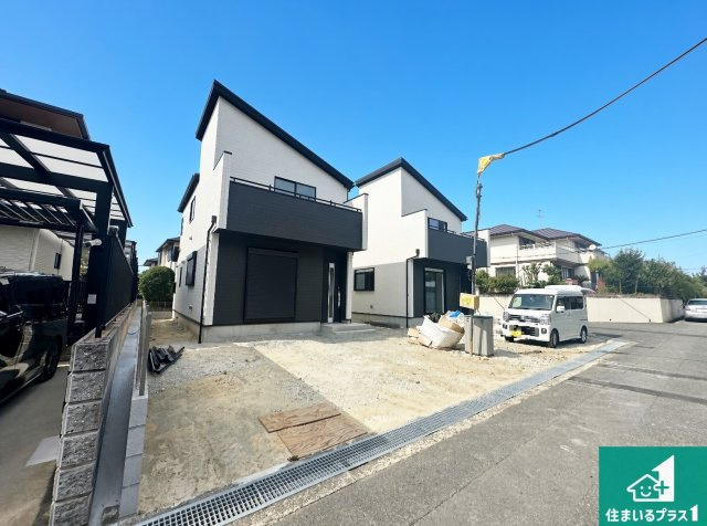 生駒市真弓　新築一戸建ての前面道路含む現地写真|周辺は落ち着いた街並みの住宅地！子育てがしやすい住環境です！まだ未完成ですが、現地でしかわからない事もございます。是非一度ご覧ください。