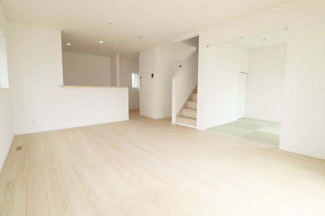 矢吹町八幡町第２１　　　７号棟　　　善郷小学校、矢吹中学区の居間・リビング