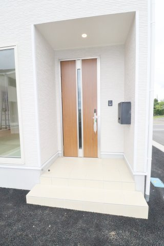 矢吹町八幡町第２１　　　７号棟　　　善郷小学校、矢吹中学区の玄関