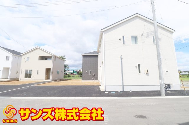 矢吹町八幡町第２１　　　７号棟　　　善郷小学校、矢吹中学区の外観|東側から見た駐車場を含む外観♪