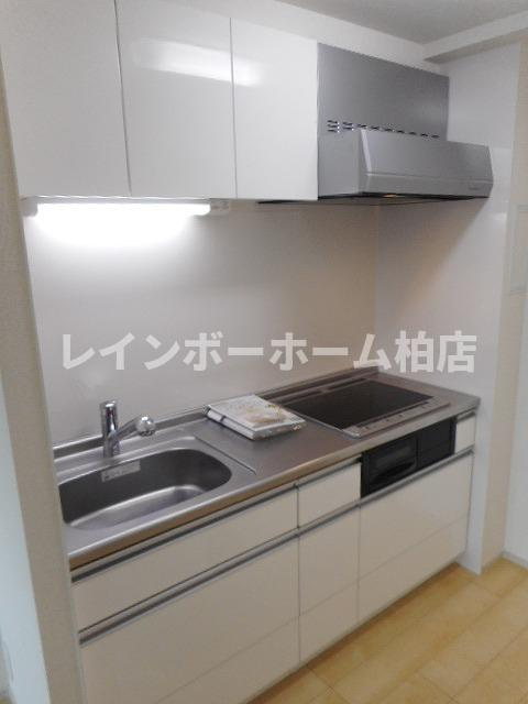オール電化☆オートロック☆のキッチン|コンパクトなキッチンで掃除もラクラク