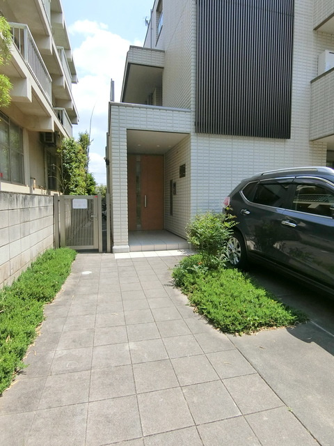 日野市多摩平５丁目の賃貸マンションのエントランス