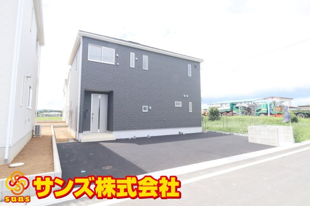 矢吹町八幡町第２１　　　８号棟　　　善郷小学校、矢吹中学区の外観|北東側から見た駐車場を含む外観♪