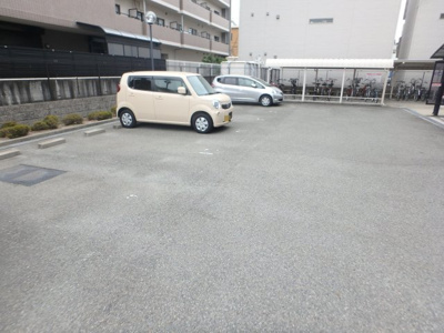 【駐車場】 | エスポワール西宮 | 駐車場に車を止められます
