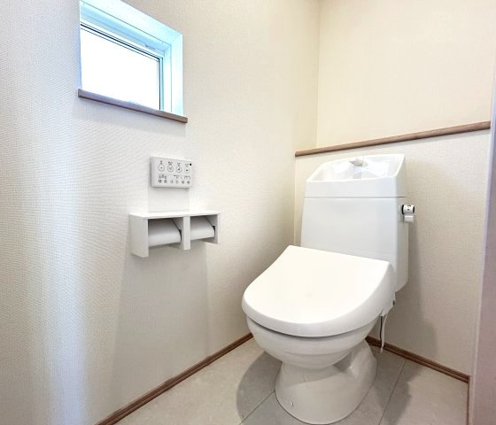 ハートフルタウン 前橋市六供町1丁目33番　Ａ号棟のトイレ|2階トイレです。清潔感のある白を基調としています。