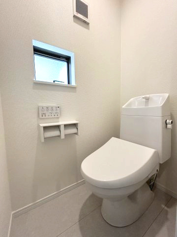 ハートフルタウン 前橋市六供町1丁目33番　Ａ号棟のトイレ|【イメージ画像】2階トイレです。清潔感のある白を基調としています。