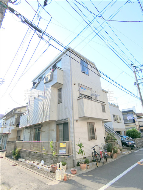Y・Kコート（ワイケイコート）の外観|2005年8月築　軽量鉄骨造地上3階建て人気賃貸アパート　
京浜急行本線雑色駅最寄りの東京都大田区仲六郷2丁目　　