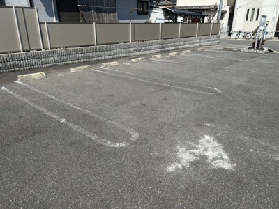 【駐車場】 | エクレール・牧野 | 車をお持ちの方に嬉しい駐車場付きの物件です