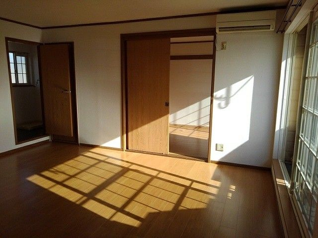 シャトル押立の内装