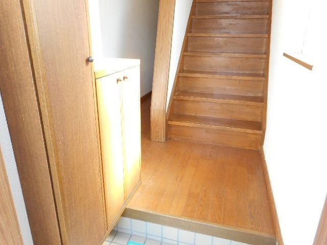 シャトル押立の玄関