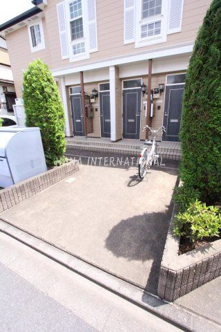 シャトル押立のエントランス