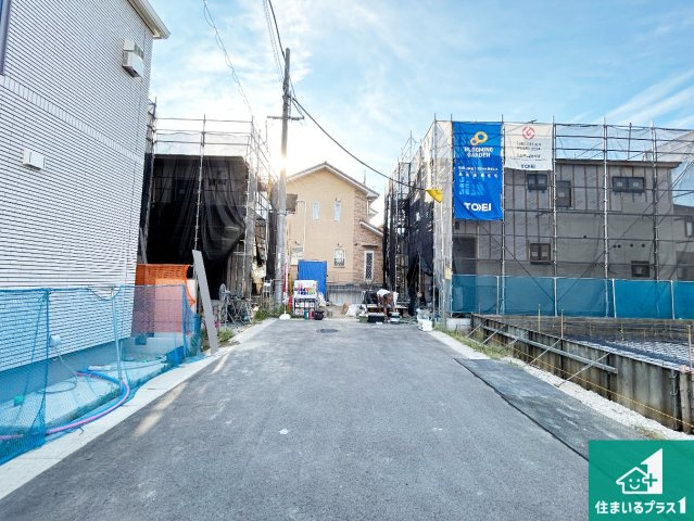 ●天理市平等坊町　新築一戸建ての外観|周辺は落ち着いた街並みの住宅地！子育てがしやすい住環境です！まだ未完成ですが、現地でしかわからない事もございます。是非一度ご覧ください。