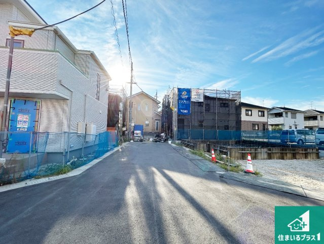 ●天理市平等坊町　新築一戸建ての前面道路含む現地写真|周辺は落ち着いた街並みの住宅地！子育てがしやすい住環境です！まだ未完成ですが、現地でしかわからない事もございます。是非一度ご覧ください。